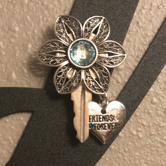handcrafted Other - 🆕⭐️ FRIENDS FOREVER Key Magnet